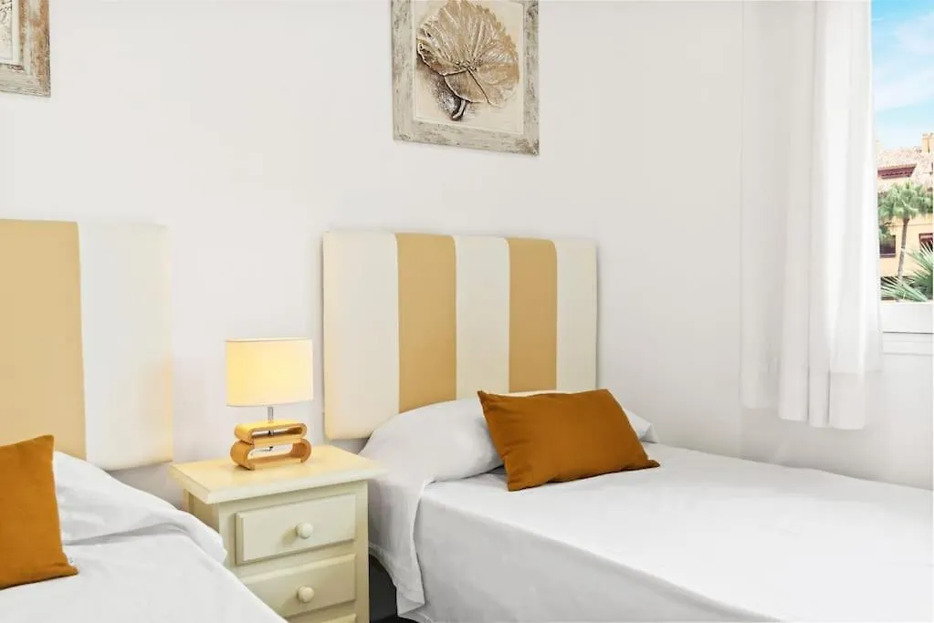 Gorgeous 3 Bedroom Apart With Sea Views, Pool Marbella