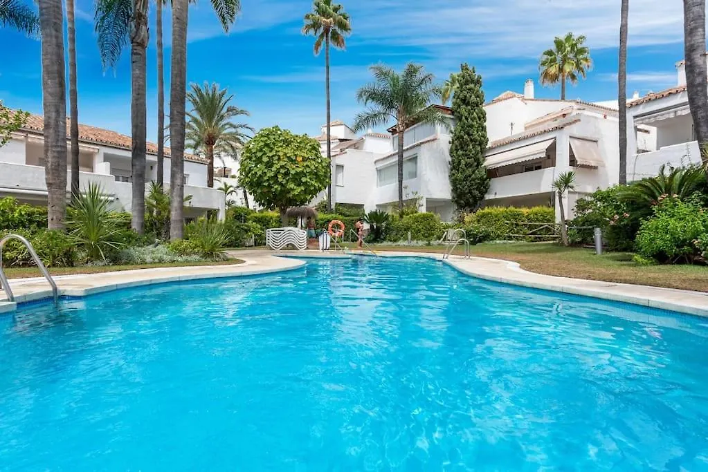 Gorgeous 3 Bedroom Apart With Sea Views, Pool Marbella