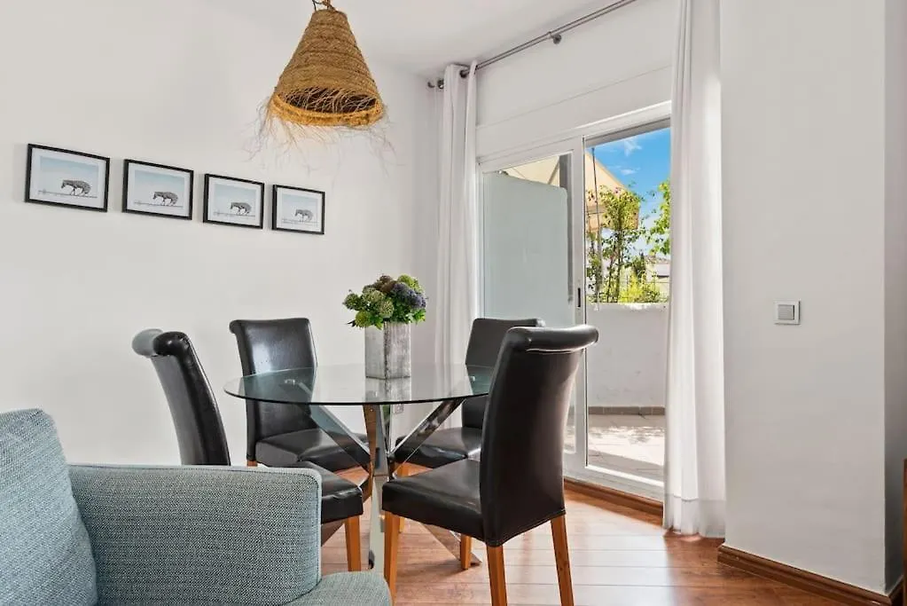 Gorgeous 3 Bedroom Apart With Sea Views, Pool Marbella Apartman